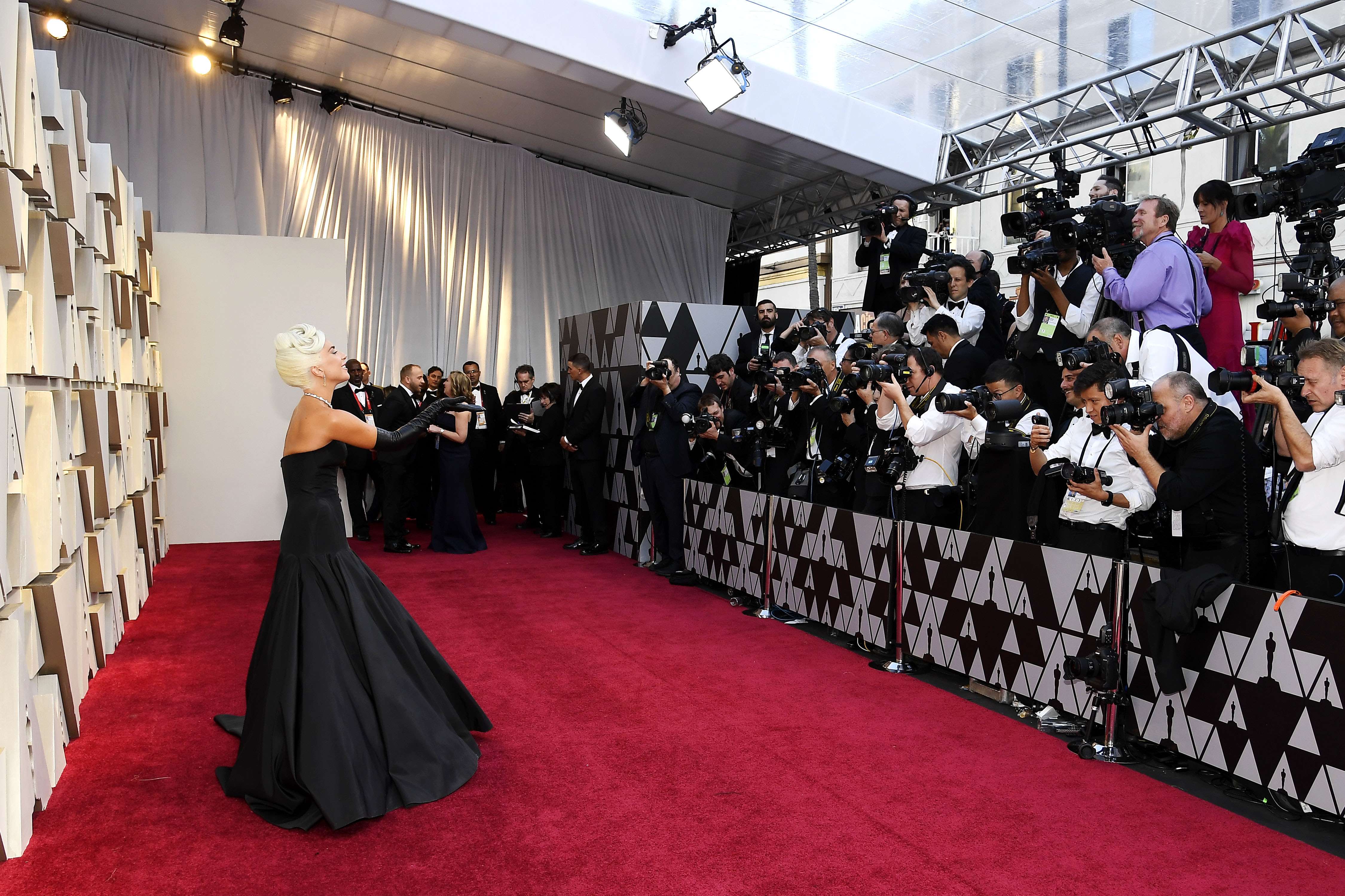 Premios Óscar 2019: Celebridades deslumbran con sus accesorios en la alfombra roja