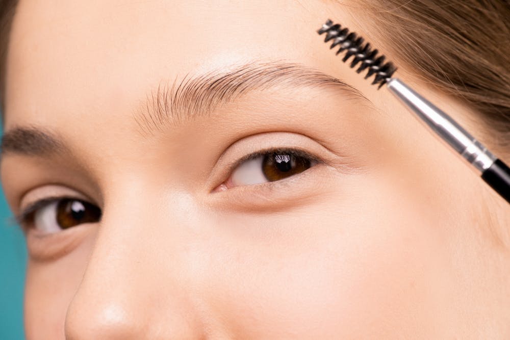 Consejos para maquillar tus cejas y que luzcan naturales - Revista Amiga