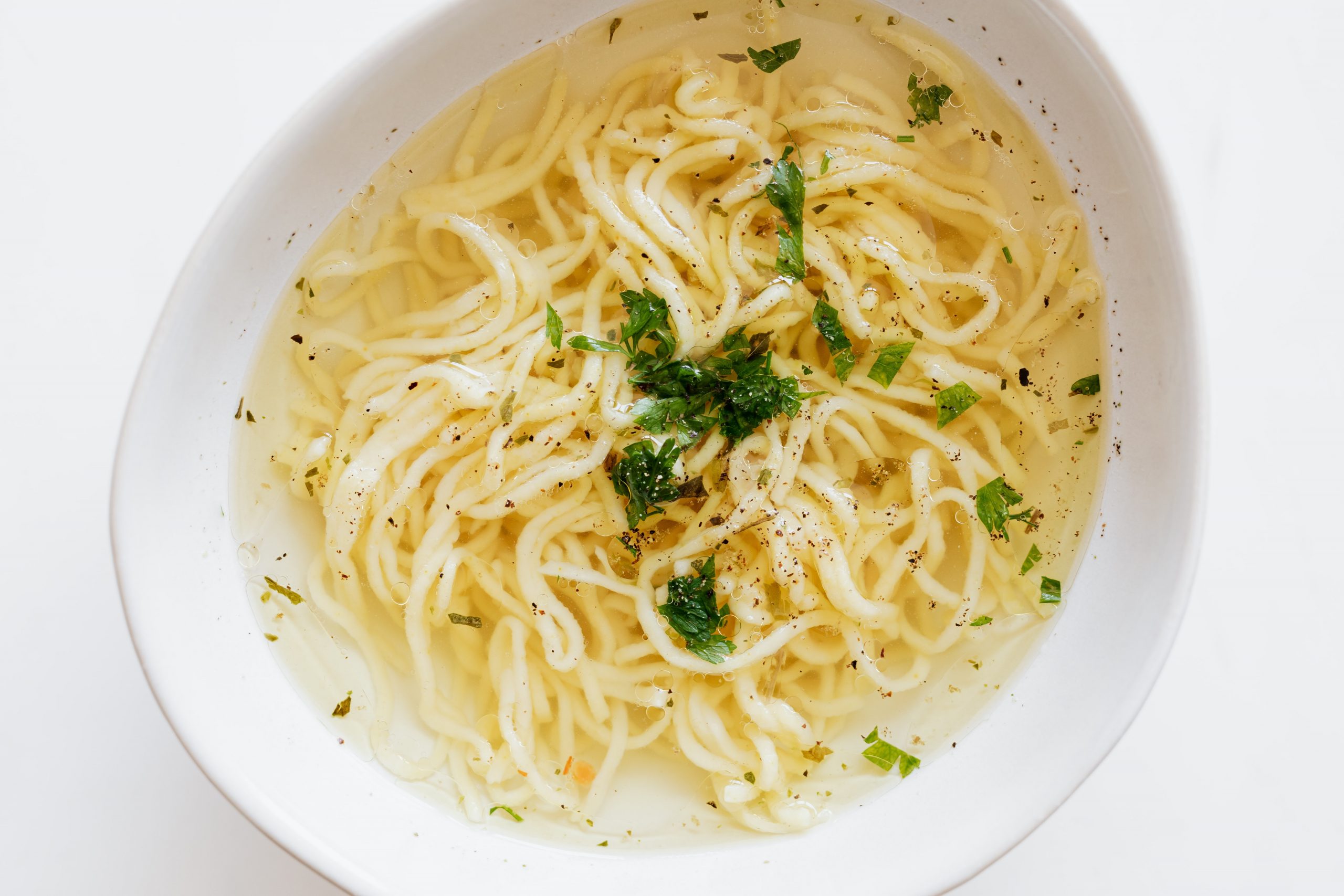 Prepara una deliciosa sopa de fideos y vegetales