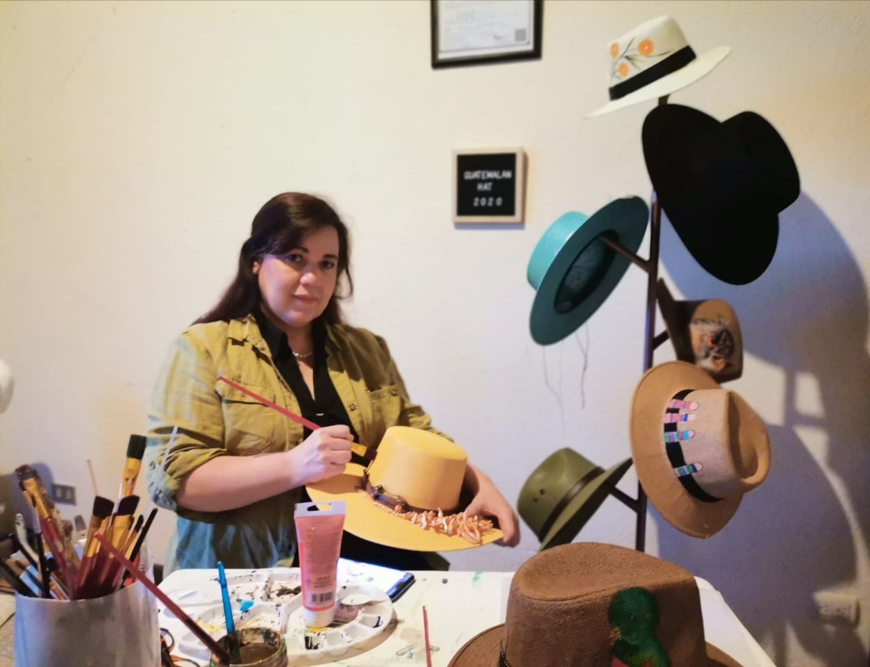 Patricia Ortega y su emprendimiento de sombreros personalizados