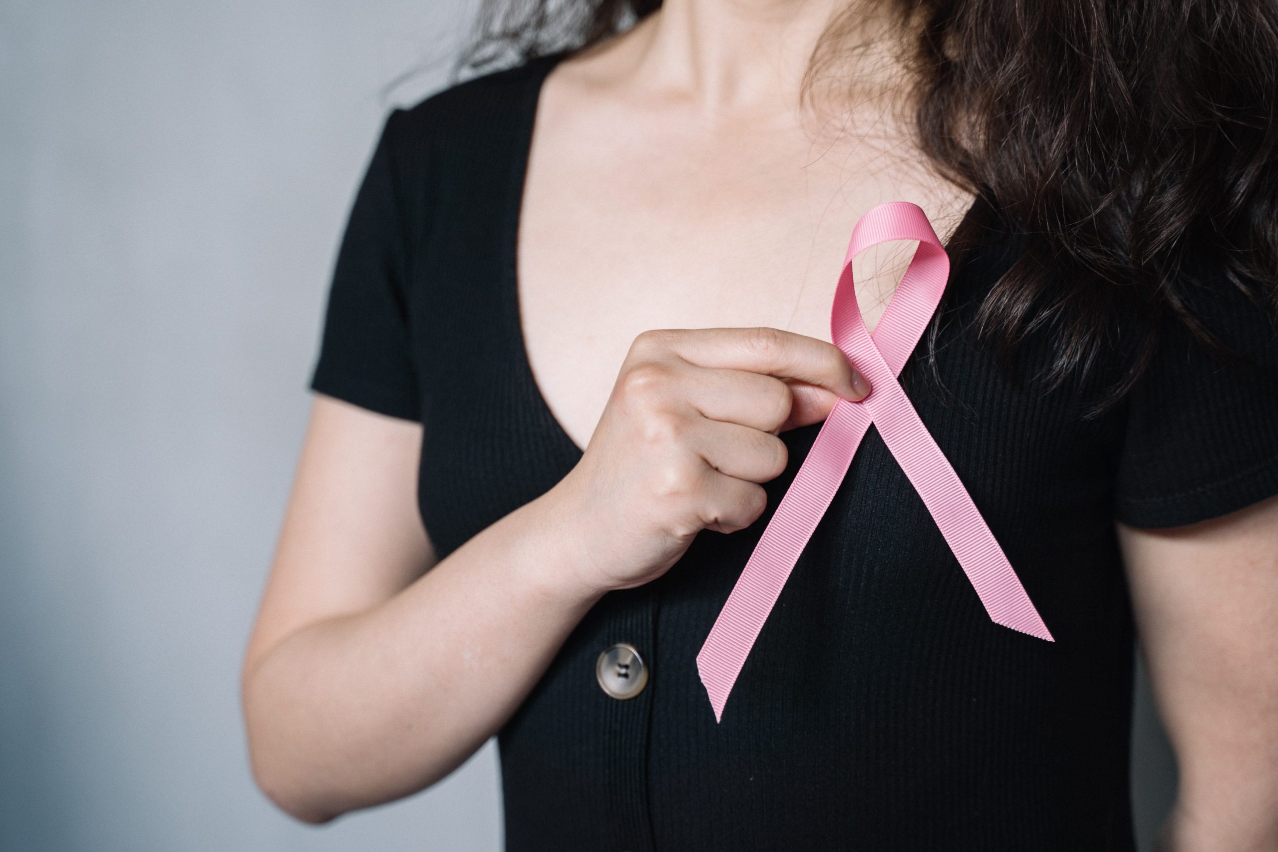 Mujeres latinas tienen 25% más riesgo de sufrir cáncer de mama y ovario
