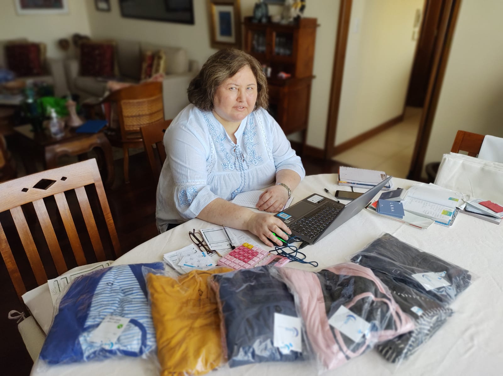 Conoce la historia de Anna Menendez y su emprendimiento de pijamas