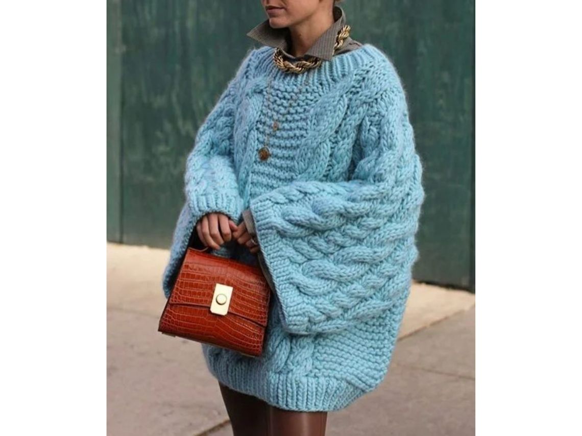 Outfits con suéter tejido perfectos para días fríos y lluviosos
