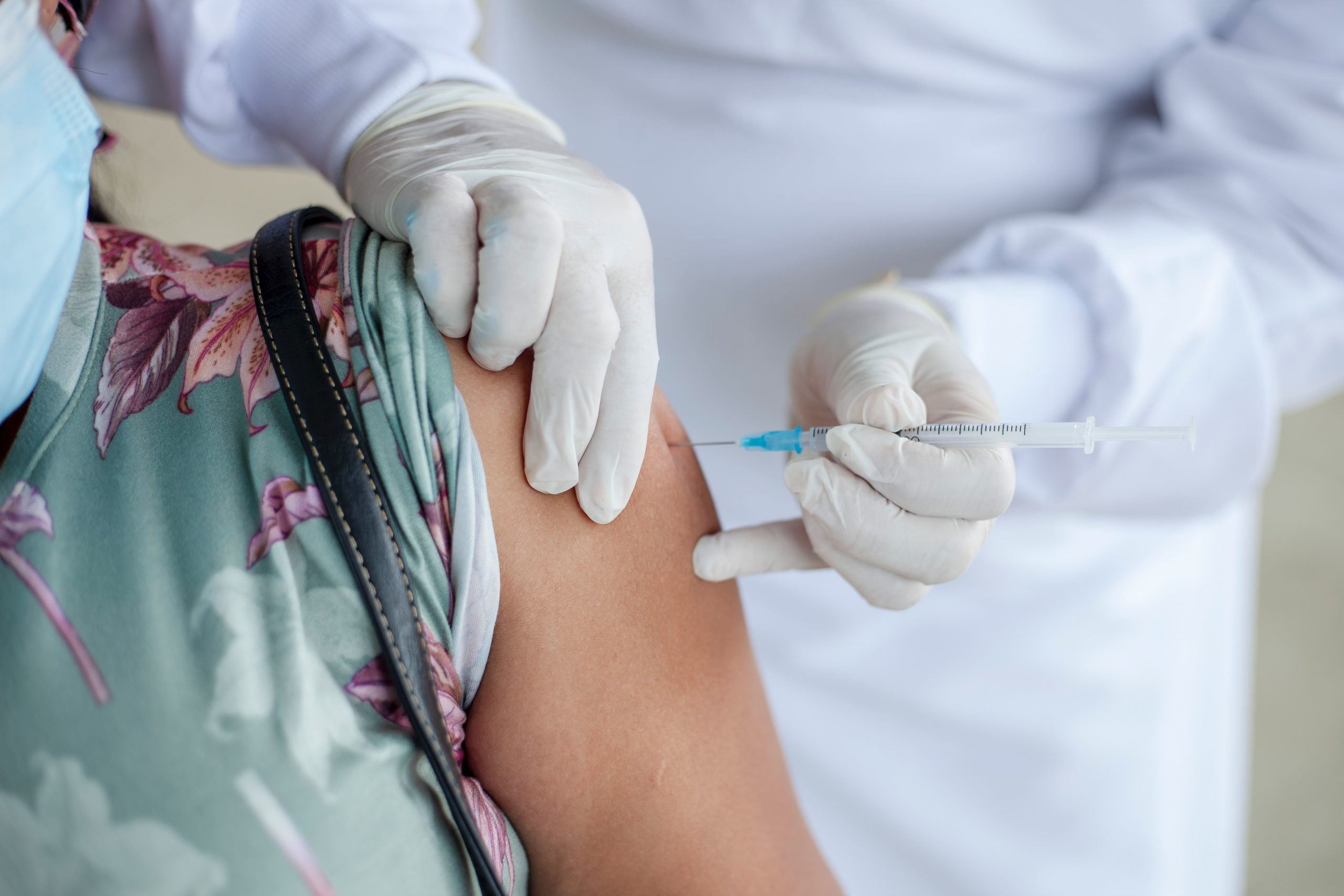 Vacuna de Moderna 93% efectiva a seis meses de segunda dosis