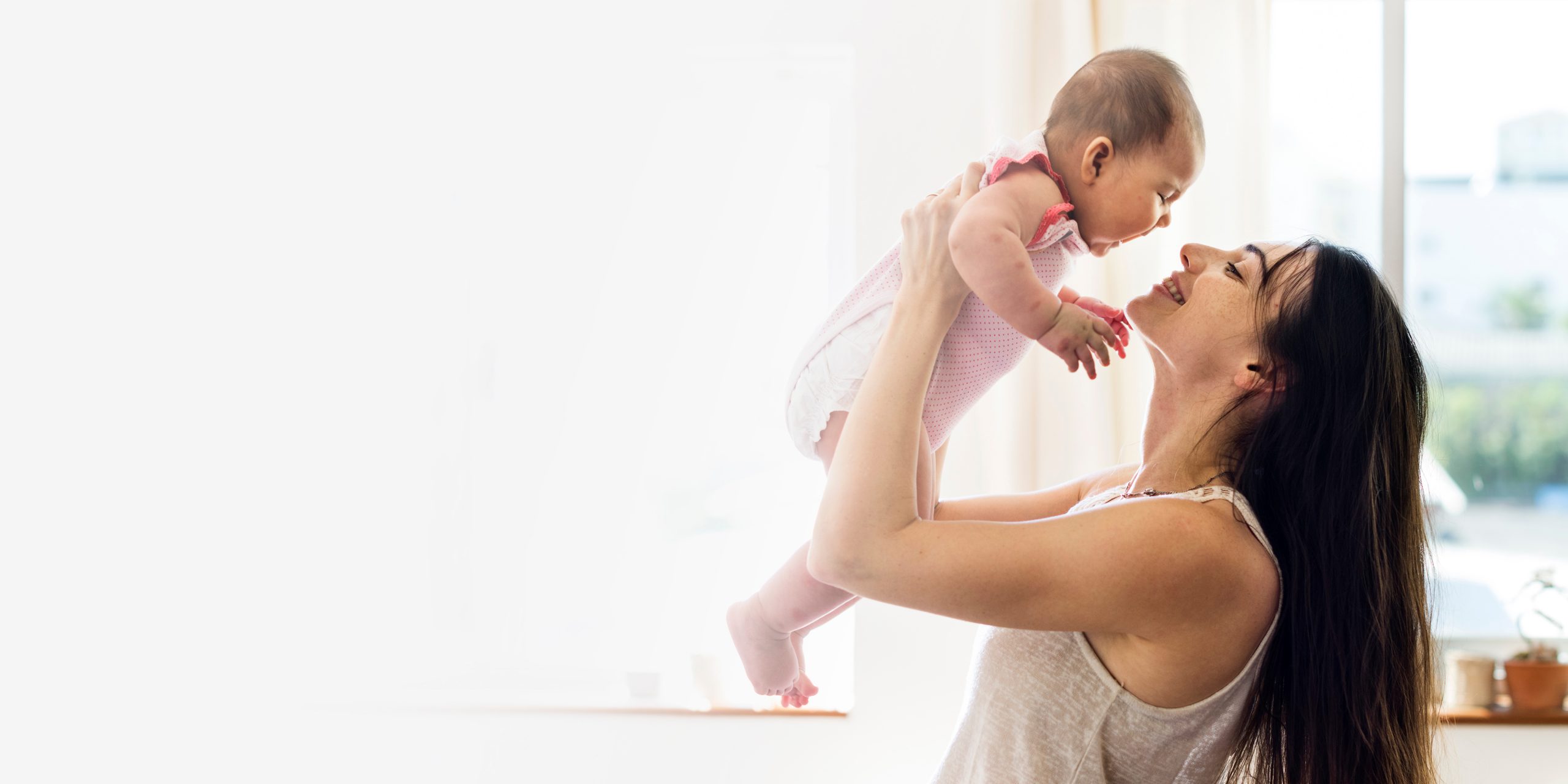 Estudio revela que abrazar a tu bebé lo hará más inteligente